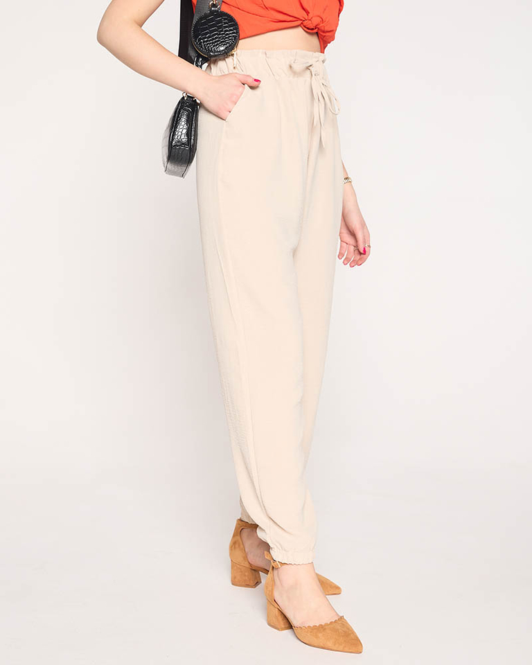 Materiałowe damskie spodnie w kolorze beżowym PLUS SIZE- Odzież