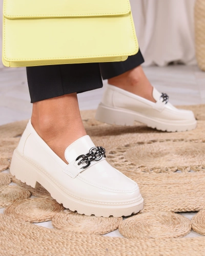 Дамски лакирани мокасини в кремав цвят Adolos- Footwear