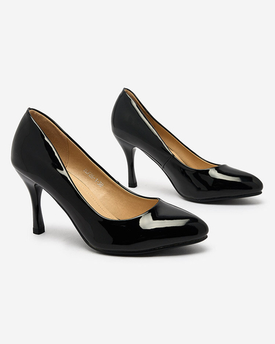 Royalfashion Черни лакирани обувки с ток Degonola