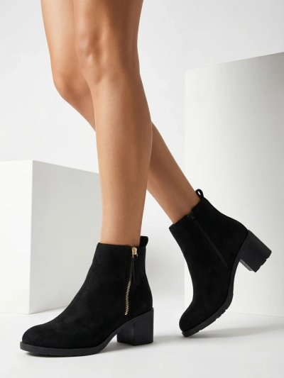 Royalfashion Черни дамски ботуши с нисък ток от еко велур Rejerry