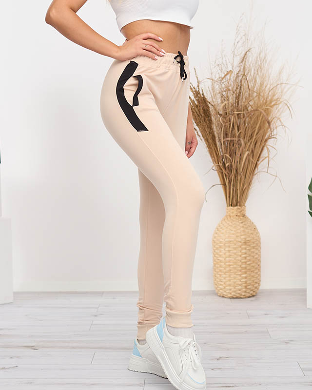 Beżowe damskie spodnie dresowe z czarnymi wstawkami- Odzież