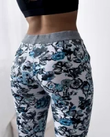 бял || тюркоазен