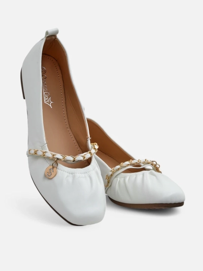 Бели дамски балеринки Callista с верижка – екологична кожа, класика от Италия