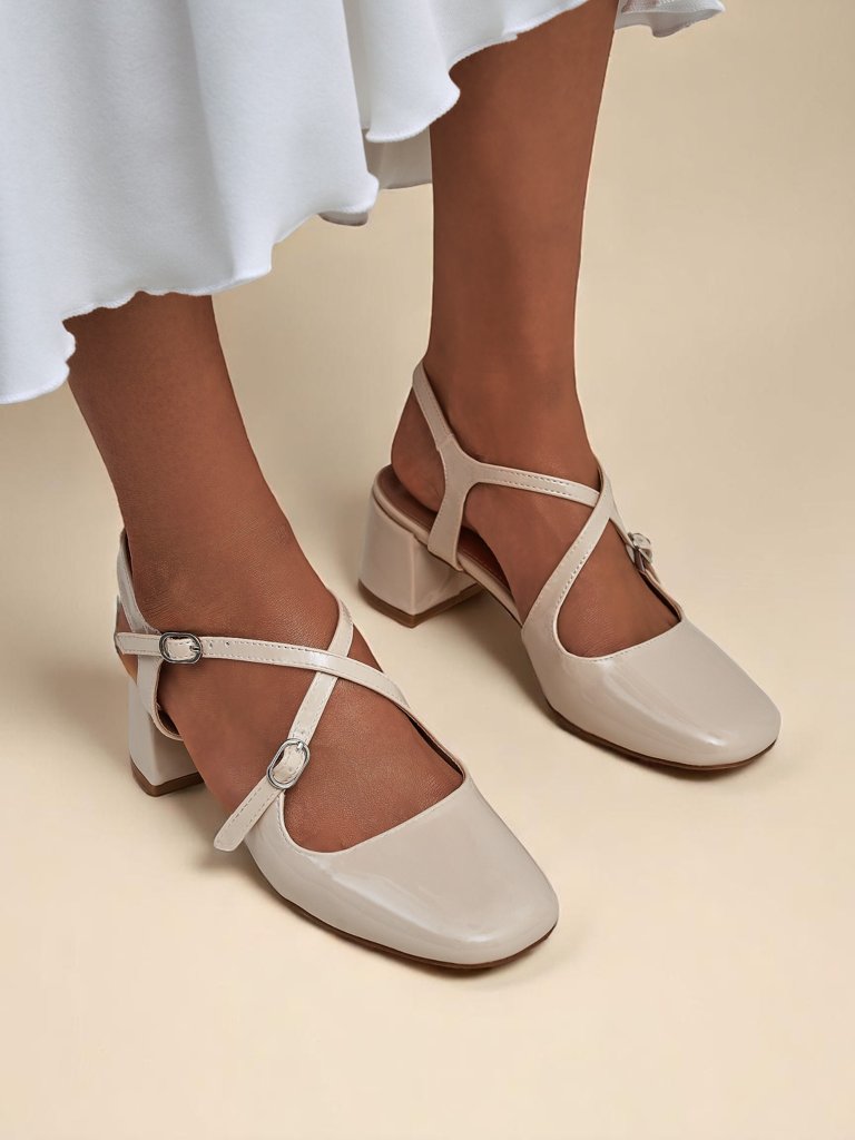 Royalfashion Дамски обувки на нисък ток с декоративни каишки Lollita