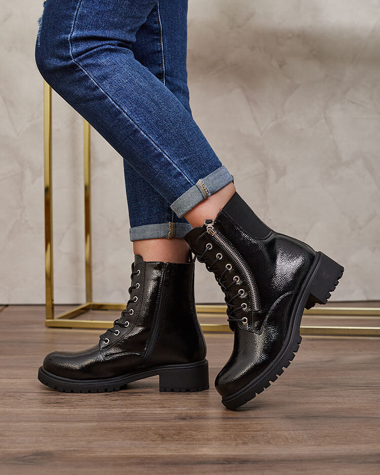 Royalfashion Черни дамски ботуши от еко кожа с лак Gaddaxa