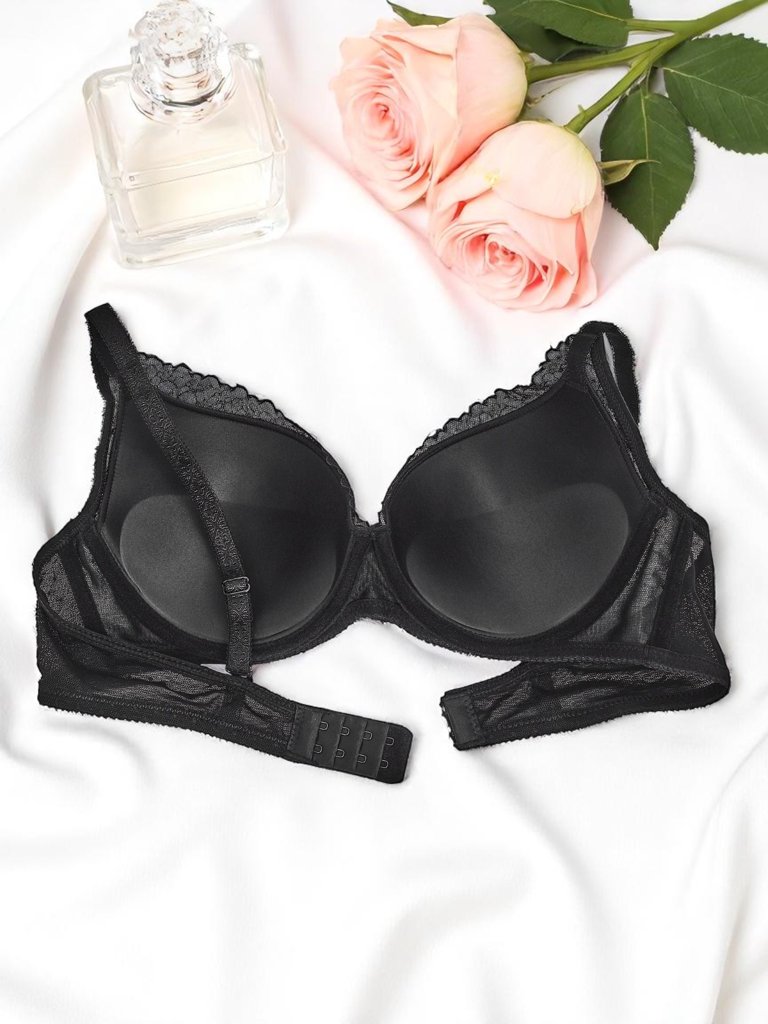 Royalfashion Дамски сутиен с подплънки и дантела Romance Push-Up