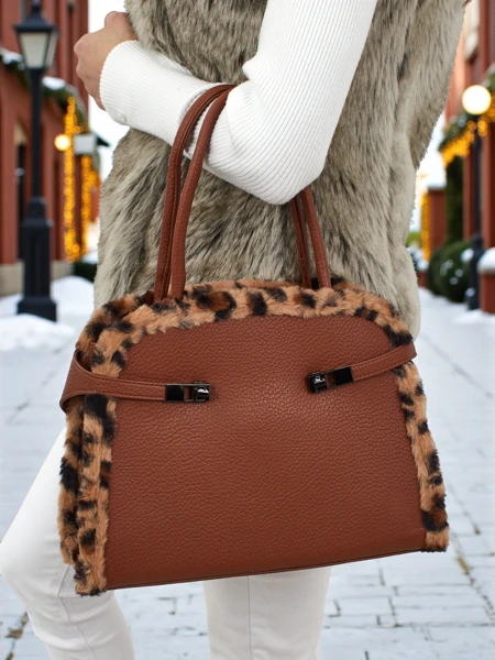 Малка дамска чанта от еко кожа с пантерка Panthory