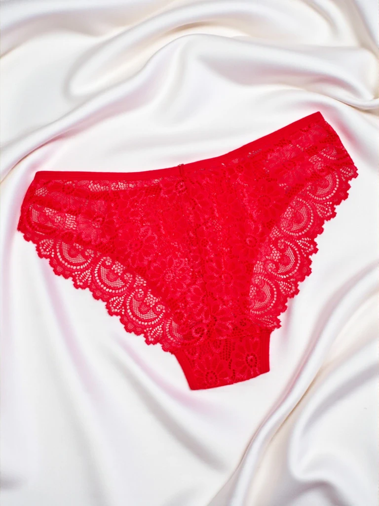 Дамски бикини тип слип с дантела и лентички