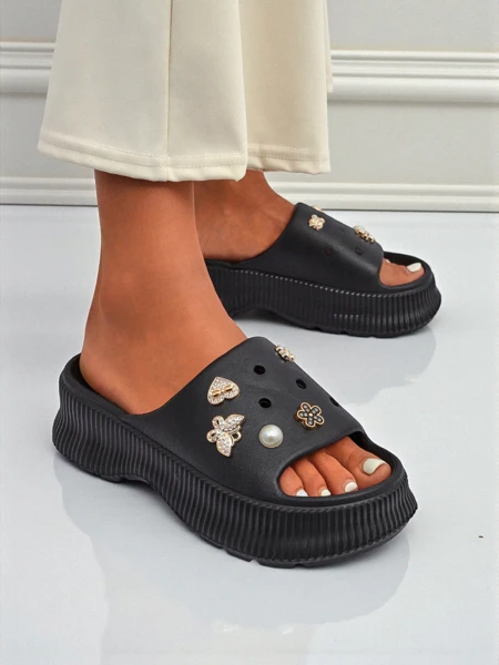 Royalfashion Дамски гумени чехли с декорации Slash Glam