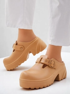 светлокафяв