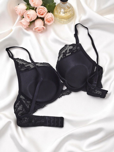 Royalfashion Дамски сутиен с подплънки и дантела Luna Push-Up