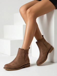 светлокафяв