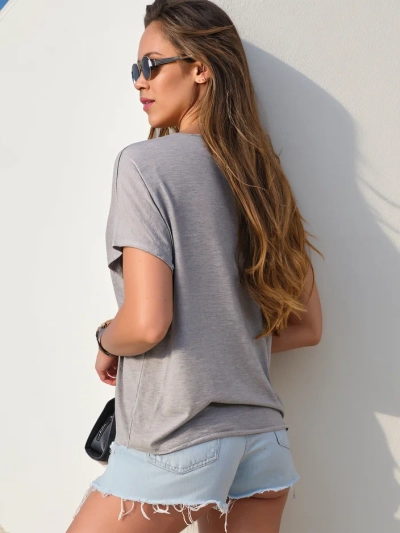 Рокля на Royalfashion - женска блуза от вискоза с къси ръкави и блестящо покритие