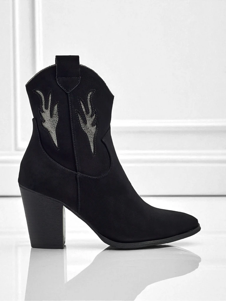 Дамски каубойски ботуши на ток с декоративни вложки Cendria