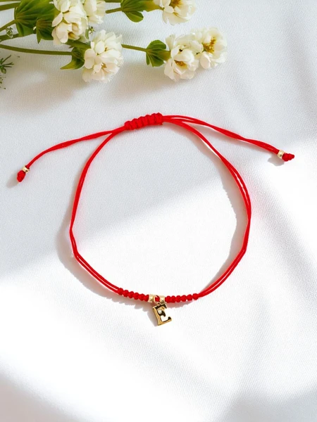 Дамска гривна с буква E