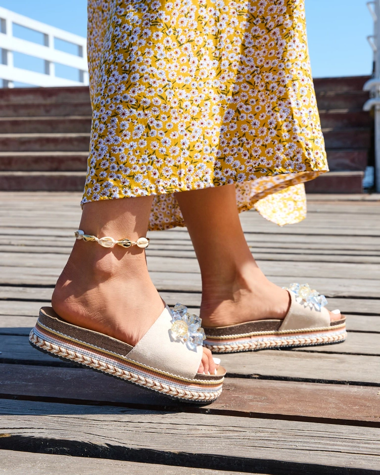 Royalfashion Дамски джапанки с кристали в бежово Bollah