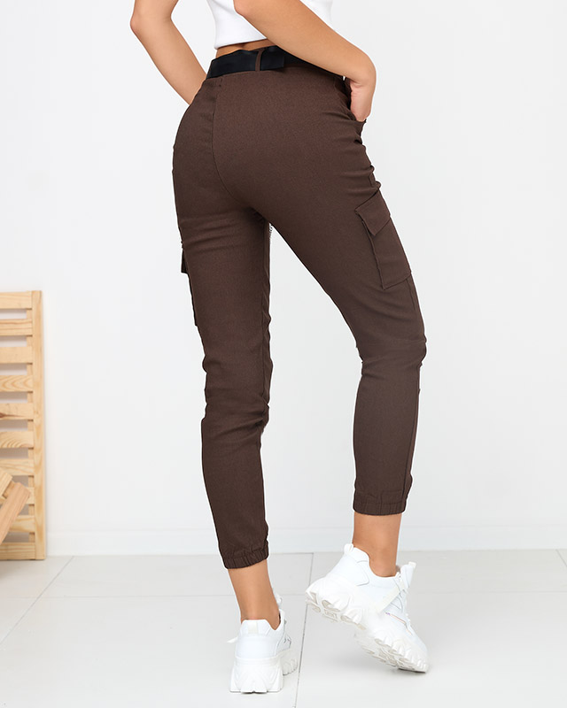 Кафяв изолиран карго панталон с джобове - Облекло