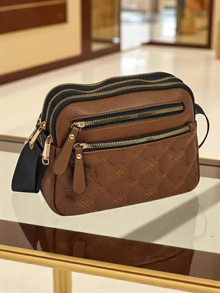 Малка дамска чанта от еко кожа Ebony Glow