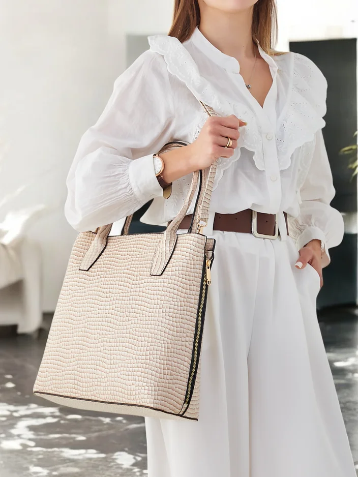 Royalfashion Лакирана дамска чанта с релеф