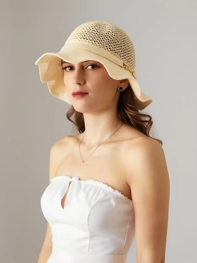 Royalfashion Дамска шапка с вълнообразна периферия Wave Breeze