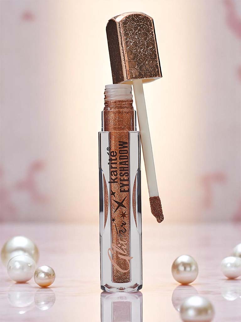 Бляскави течни сенки за очи в цвят Земя