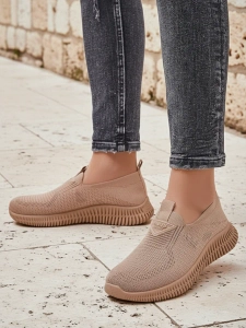 светлокафяв