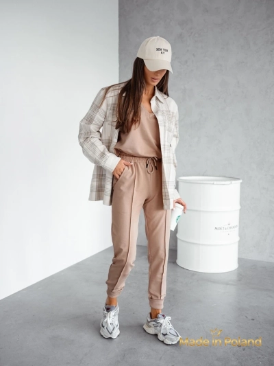 Бежов комплект Livia с V-образно деколте