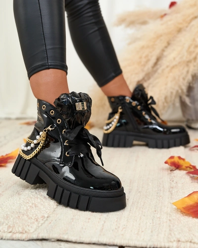 Royalfashion Дамски лакирани ботуши с изолация в черно Dahaff