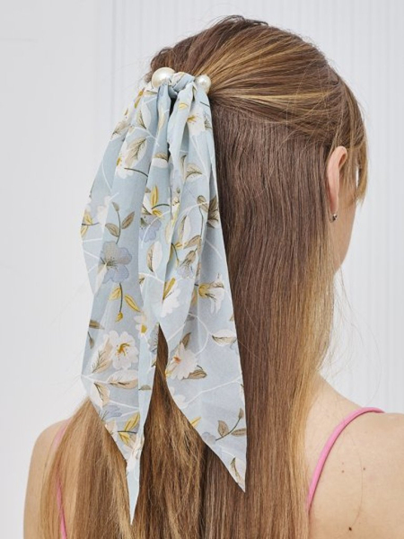 Royalfashion Ластик за коса с панделка, украсена с малки цветя и перли Florennea