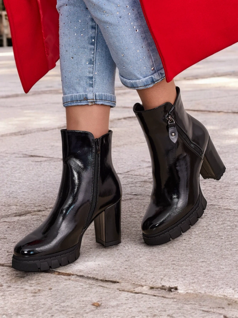 Патентни женски глезенови боти на Royalfashion на чекмедже Vemorro