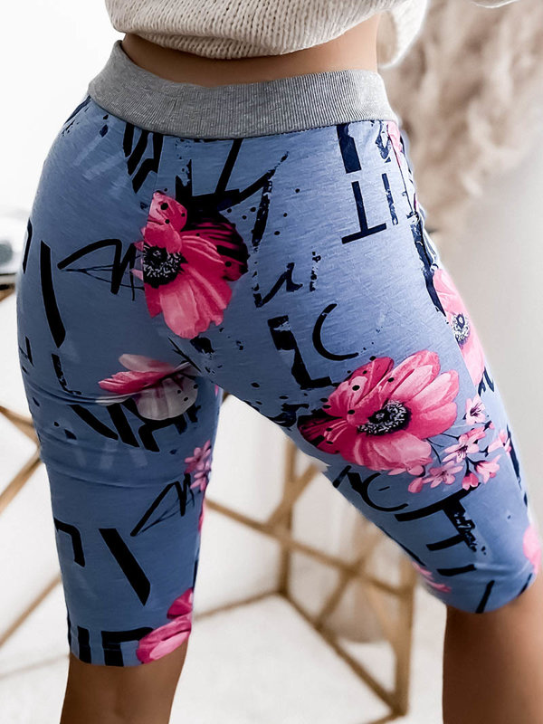 Niebiesko- różowe spodenki damskie 3/4 z printem PLUS SIZE- Odzież