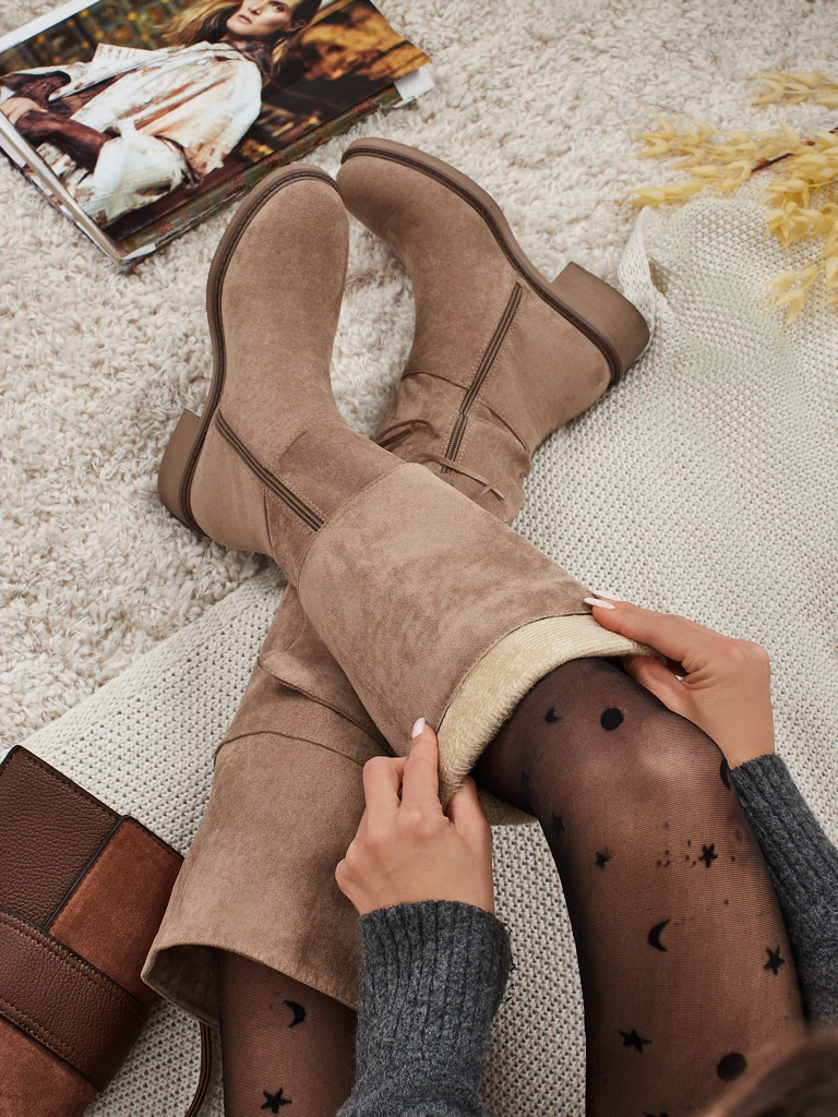 Дамски ботуши над коляното от еко велур с ресни Ostrelia