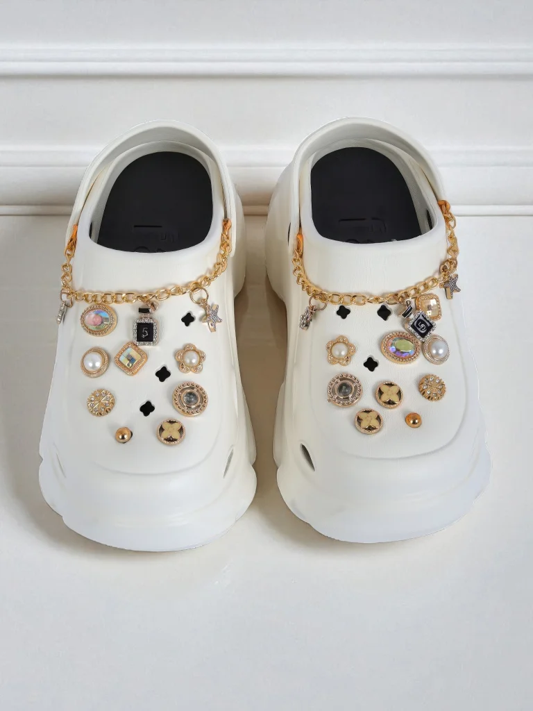 Сандали Caligae Aurelia Bianca с декорации chain в стил glamour