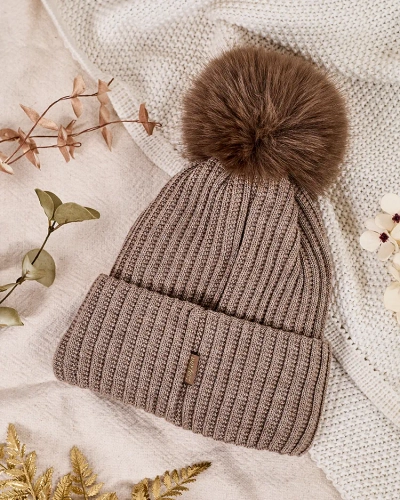 Дамска закачена шапка на Royalfashion с помпон