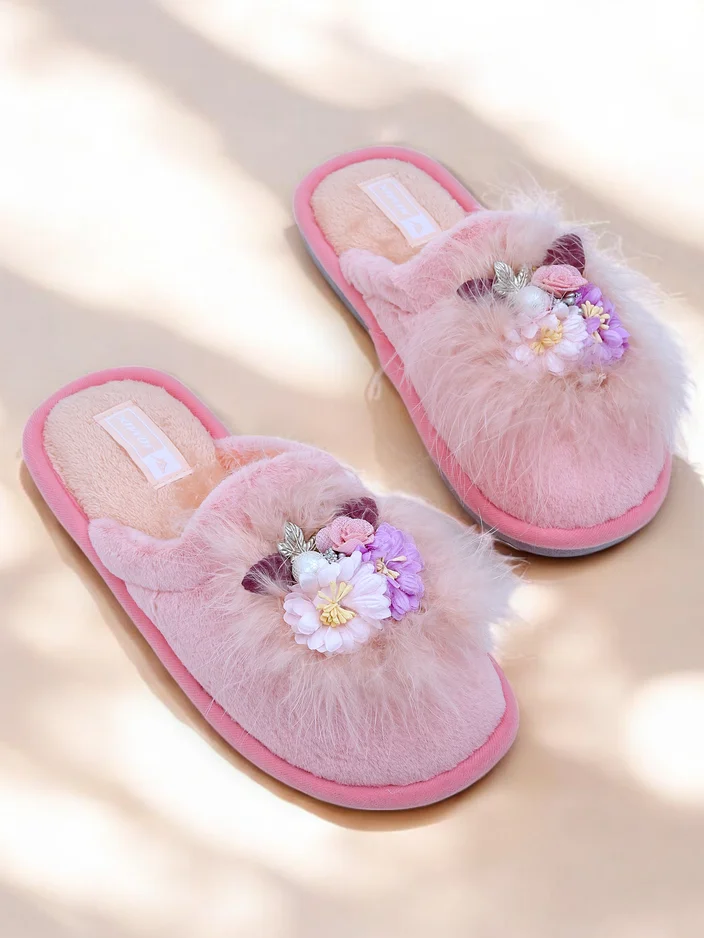 Royalfashion Дамски пухени чехли с цветя Ederra