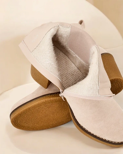 Дамски боти от еко велур на марката Роялфешън на модел Брежанка