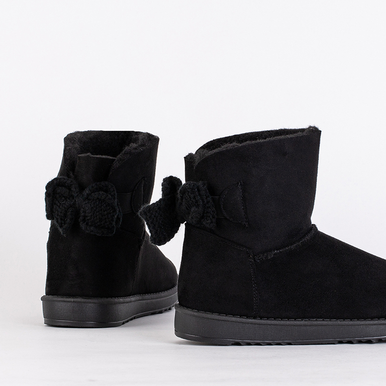 Дамски боти Aurelia в черен цвят на плосък ток