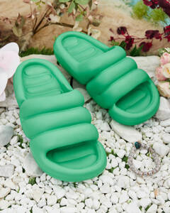 тъмнозелено