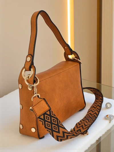 Дамска чанта Minerva жълта от еко кожа, украса златна пчела, бохо презрамка