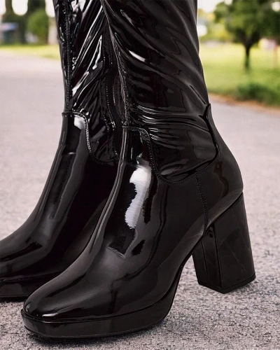 Royalfashion Дамски лакирани ботуши над коляното Gerisi