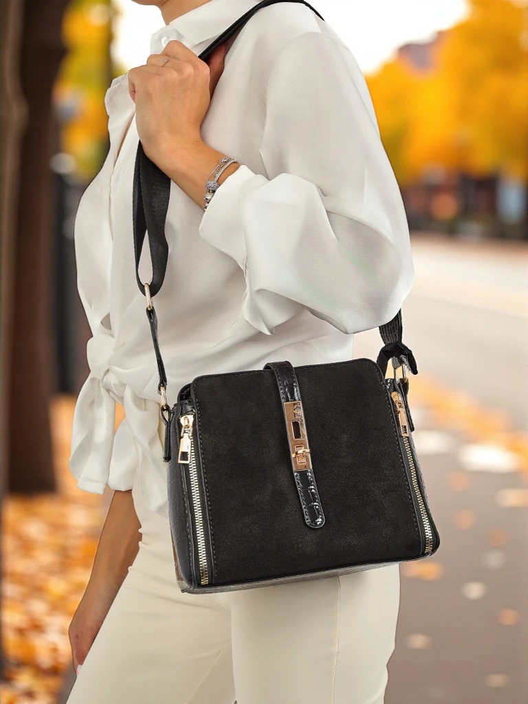 Дамска чанта Callista Black – малка чанта през рамо от еко лачена кожа