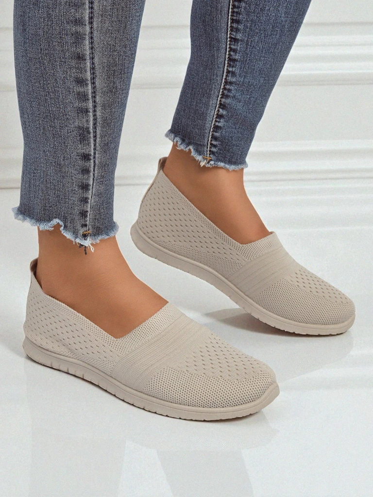 Бежови дамски slip-on обувки Callista – леки обувки от плат на равна подметка