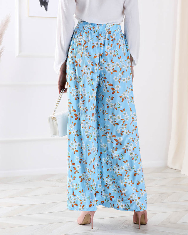 Дамски панталон от плат в синьо с цветя - Облекло