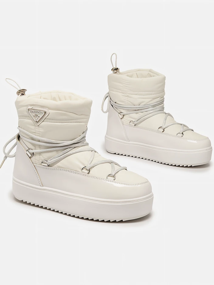 Royalfashion Дамски ботуши a'la snow boots в бяло Vevnose