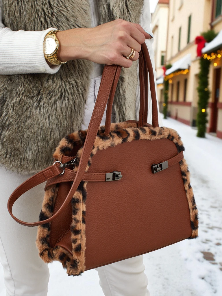 Малка дамска чанта от еко кожа с пантерка Panthory