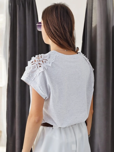 Роклямода Памучна дамска тениска с дантелени ръкави