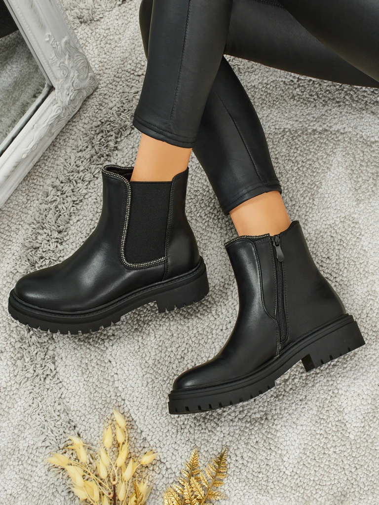 Боти от екологична кожа с цирконии Novira