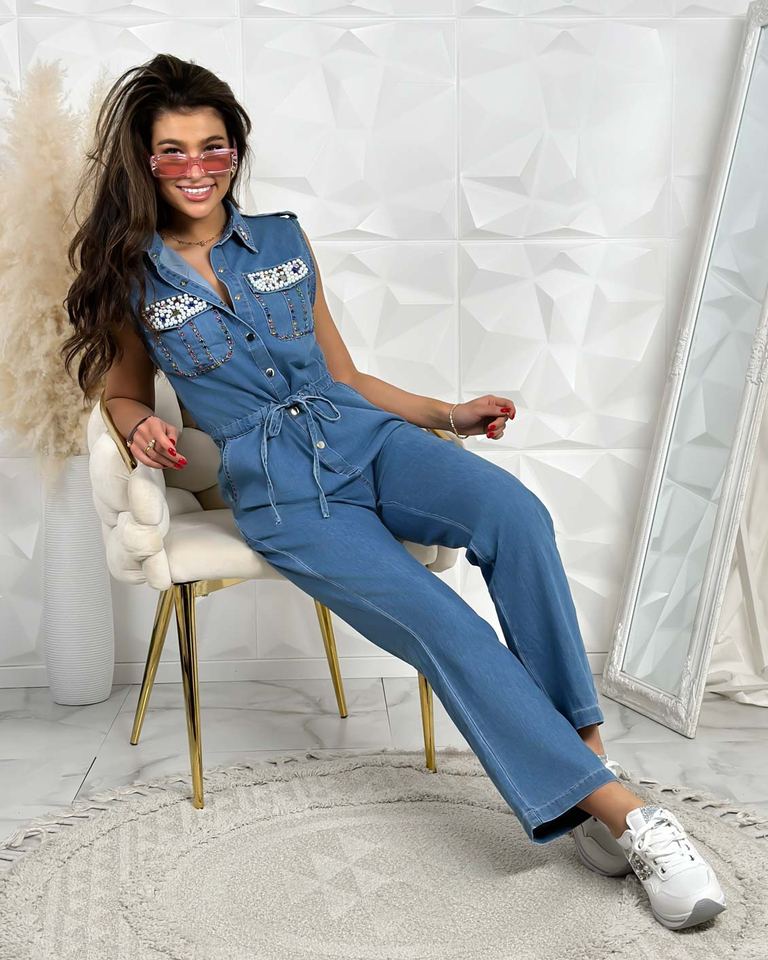 Royalfashion Дамски костюм с циркони и перли