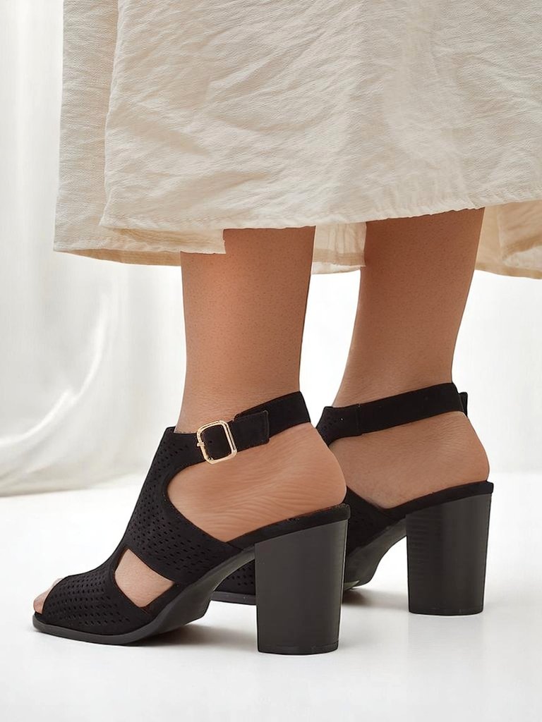 Royalfashion дамски сандали с блок ток и изрязани мотиви Abetle