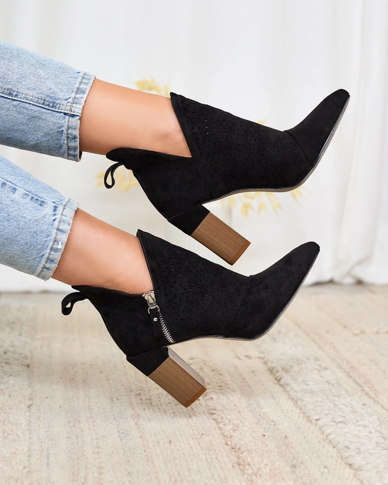 Royalfashion Черни дамски ботуши с висок ток Swerros